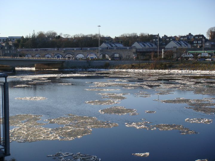 River Ice 301108-003.jpg